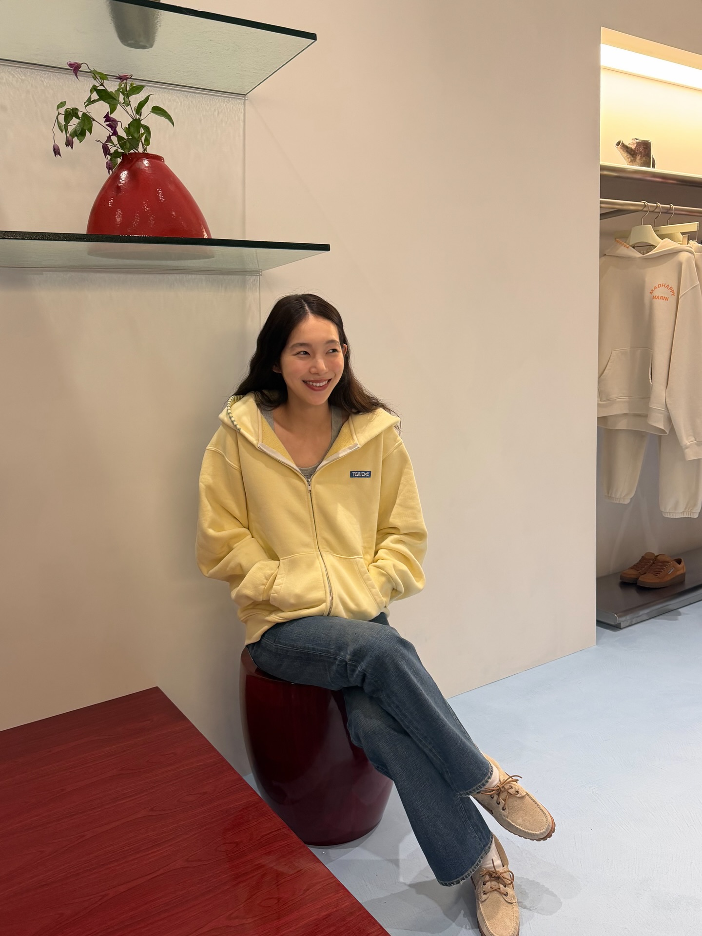 겨울에도 후드집업은 필수야🪄
추워진 날씨엔 겹쳐 입어야지🔍👀 후드집업부터 챙겨봐요 이미지2