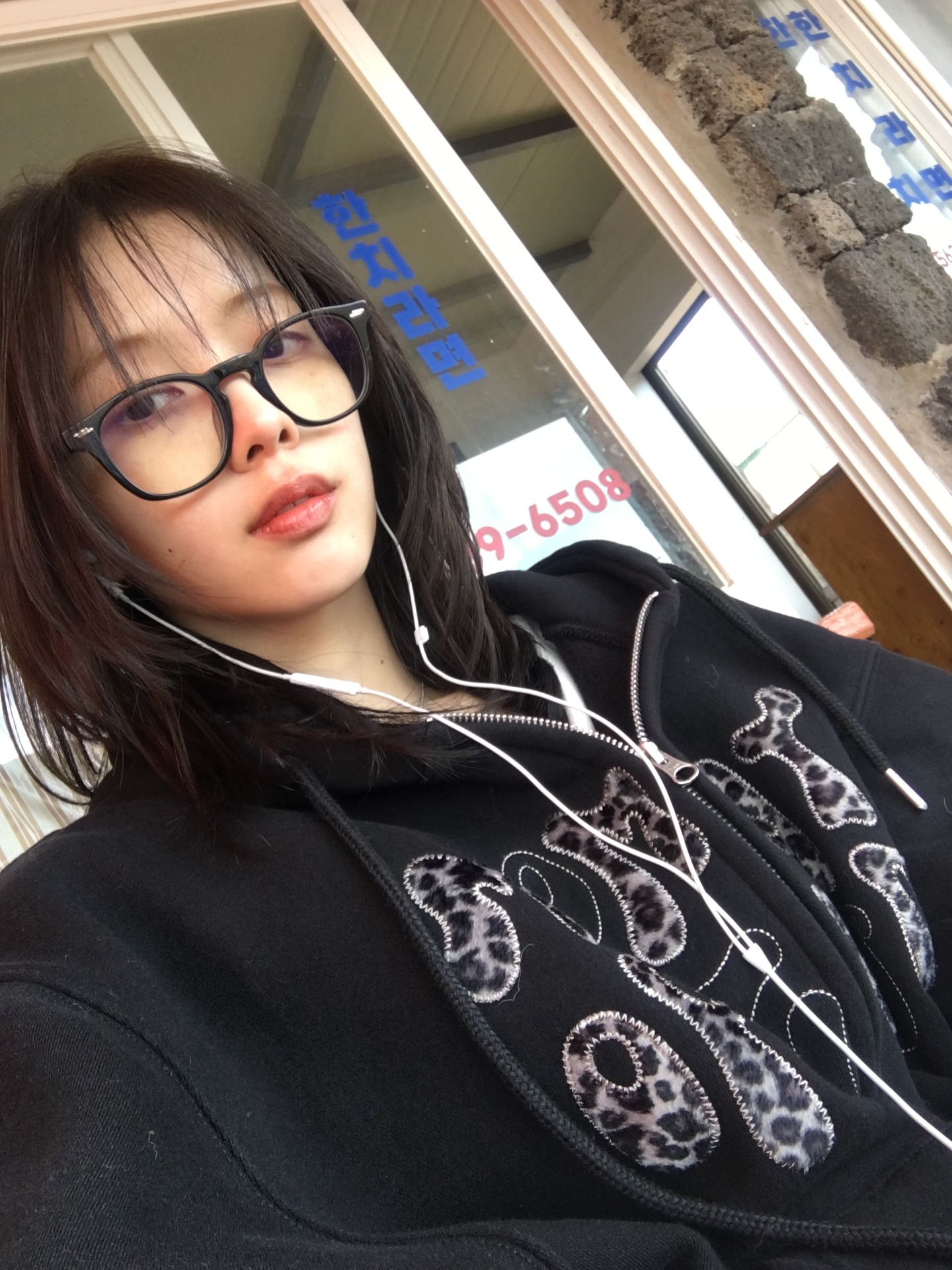 겨울에도 후드집업은 필수야🪄
추워진 날씨엔 겹쳐 입어야지🔍👀 후드집업부터 챙겨봐요 이미지5