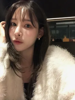 매년 꺼내 입는 퍼자켓🤍
연말룩까지 완성되는 포근한 스타일링 아이템🐻✨ 이미지