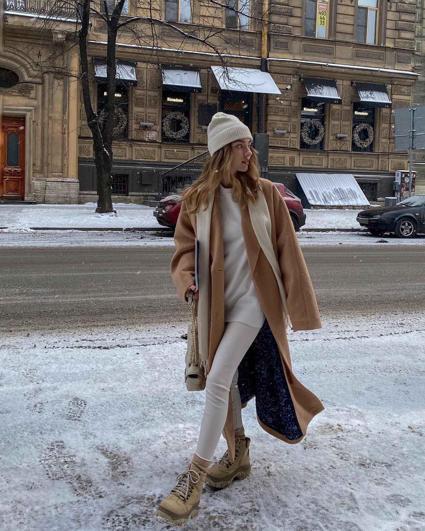 비니 + 목도리 깔 맞춤, 센스뿜뿜✨
귀여움, 센스, 보온까지🧣🤍이제 비니랑 목도리 맞춰보자 이미지6