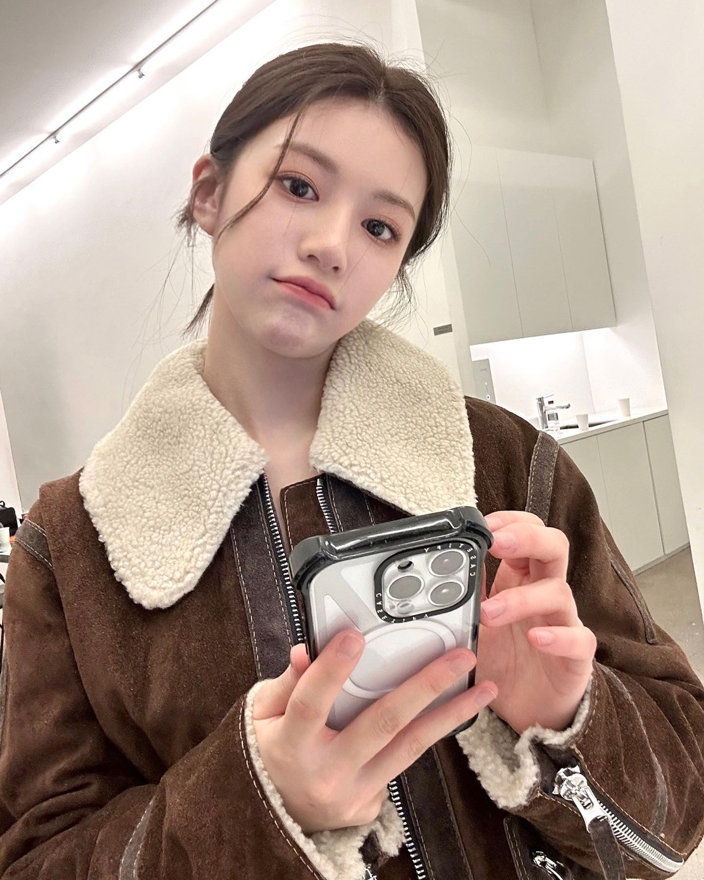 지금 날씨엔 무스탕만한 게 없죠💡
따뜻한 겨울을 보내기 위해서 무스탕은 선택 아닌 필수야🤍🤎 이미지5