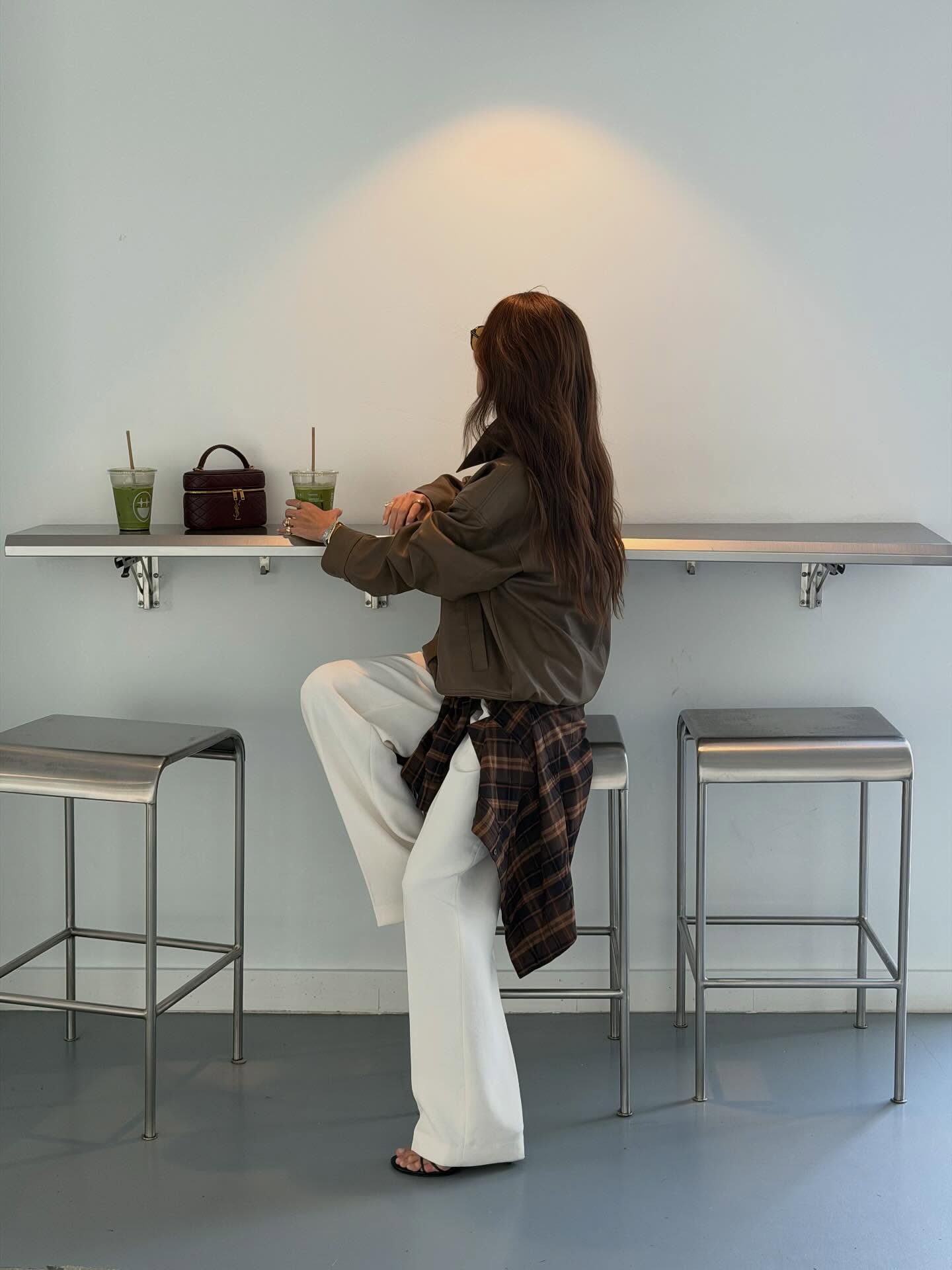 겨울룩을 더 세련되게🤍
화이트 팬츠로 밝고 담백한 겨울 스타일 완성해보세요✨ 이미지4