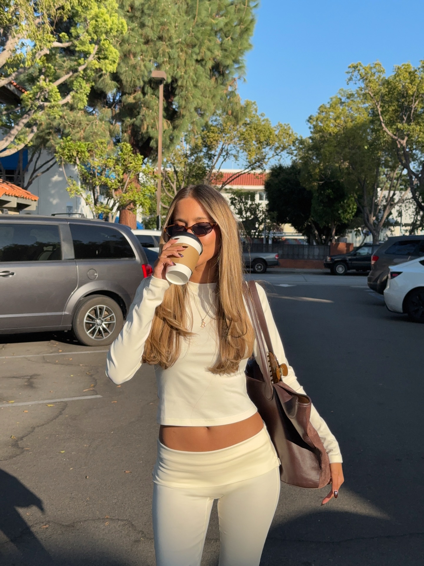 사계절 내내 입는 무지티🤍
겨울 아우터 안에 딱 좋은 데일리 기본템 ⛄️🧥 이미지6