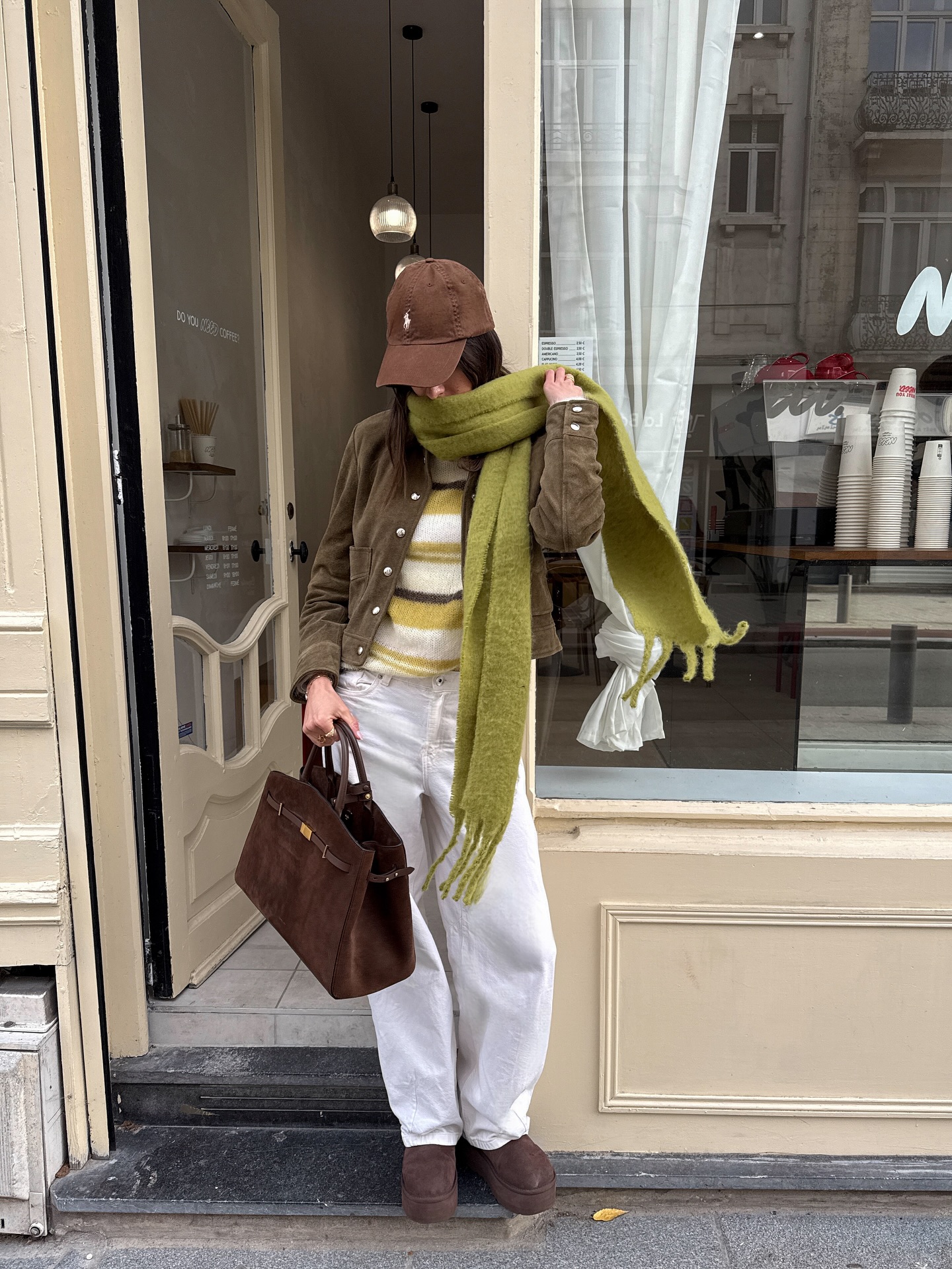 따뜻함은 머플러 하나로 완성🧣
아우터 위에 툭 둘러주면 분위기까지 챙기는 겨울 데일리룩✨ 이미지5