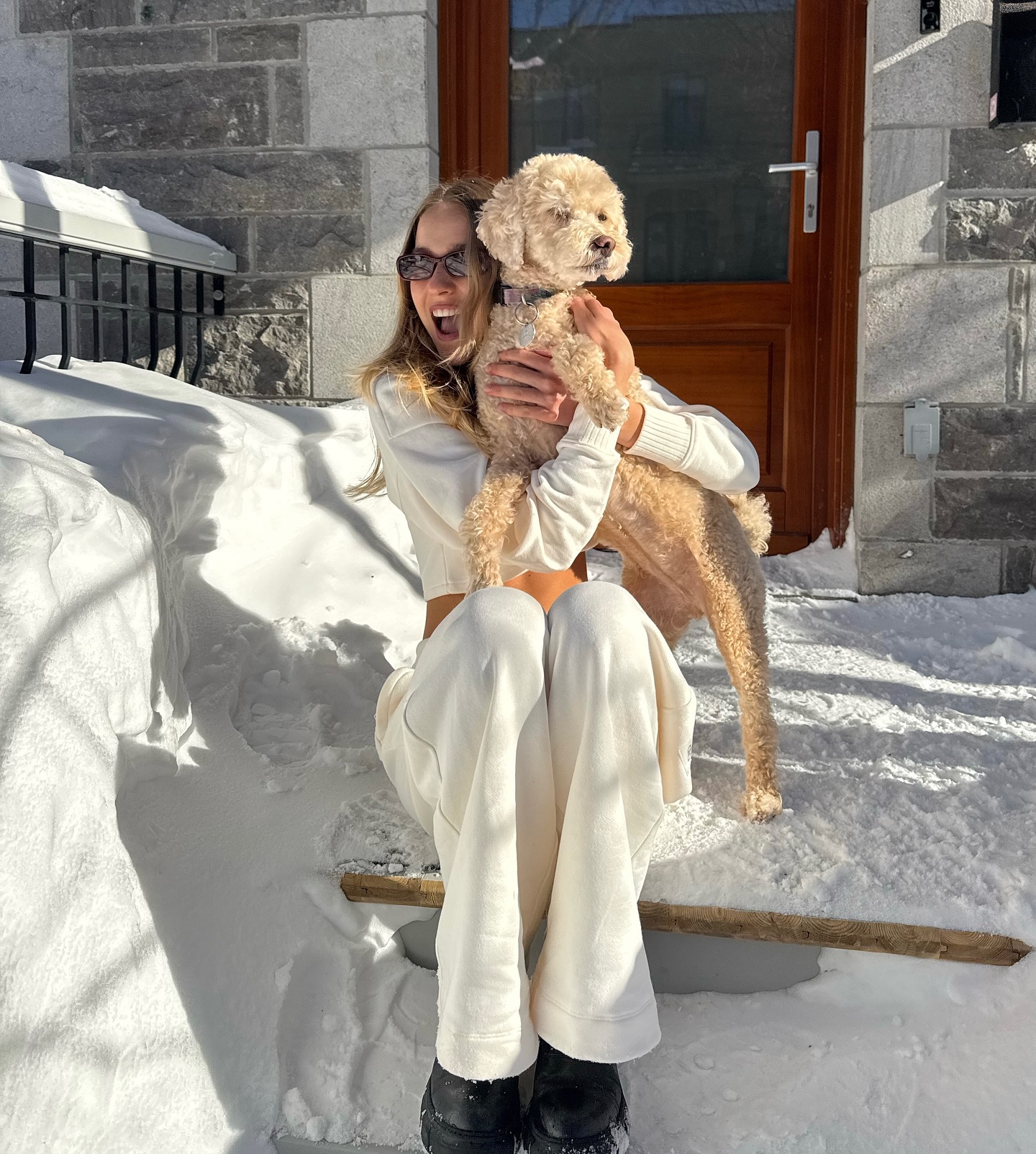 겨울내내 찾게 되는 셋업🧶
따뜻하고 편하게 입기 좋은 겨울 셋업 2가지🌨️🤎

요즘 날씨에 딱 맞는 셋업, 지금 바로 소개해드릴게요.

1. 알로 세레니티 셋업, 각 10만 원대
부드러운 시그니처 원단에 리브드 디테일이 더해진 크림톤 셋업입니다. 와이드 레그 팬츠와 넥 폴라 상의로 편안하면서도 따뜻한 데일리룩을 완성할 수 있습니다.

2. 아데놀라 다크 코코아 니트, 각 10만 원대
코튼과 폴리 혼방 니트 소재로 편안하게 입기 좋은 다크 코코아 컬러입니다. 오버사이즈 후디와 니트 팬츠 조합으로 차분한 브라운 톤의 겨울 코디에 활용도가 높은 셋업입니다. 이미지3