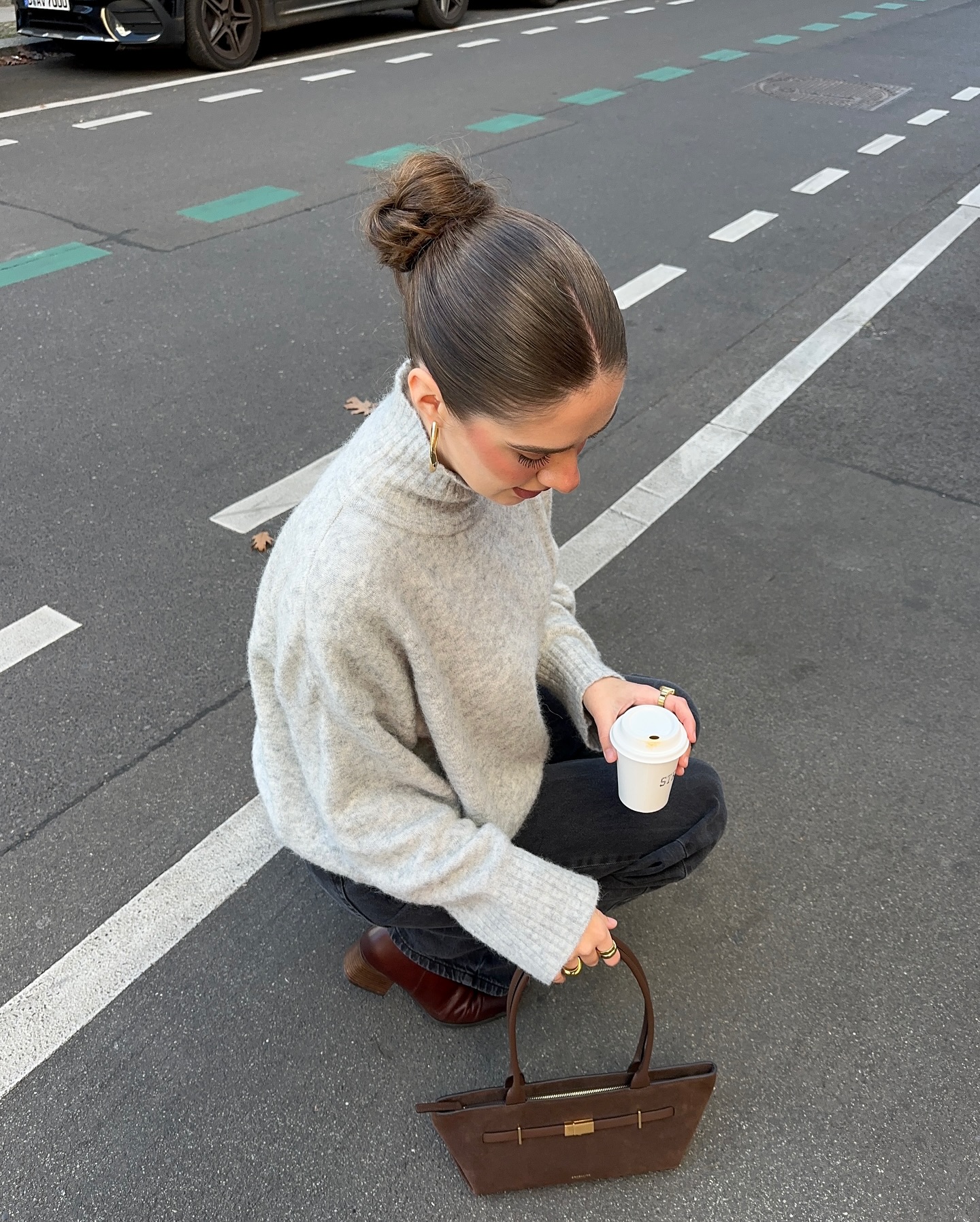 겨울에 꼭 있어야 하는 터틀넥💡
데님부터 슬랙스까지 어떤 룩이든 깔끔하게 살려주는 필수템❄️✨  이미지6