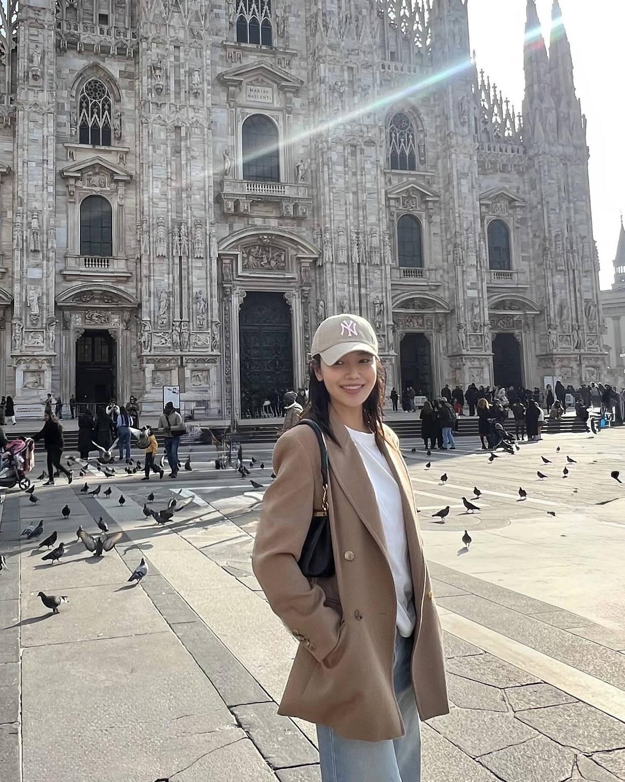 어디서든 통하는 블레이저 코트✨
출근룩부터 하객룩까지 블레이저 코트 하나면 충분👍🏻🖤 이미지2