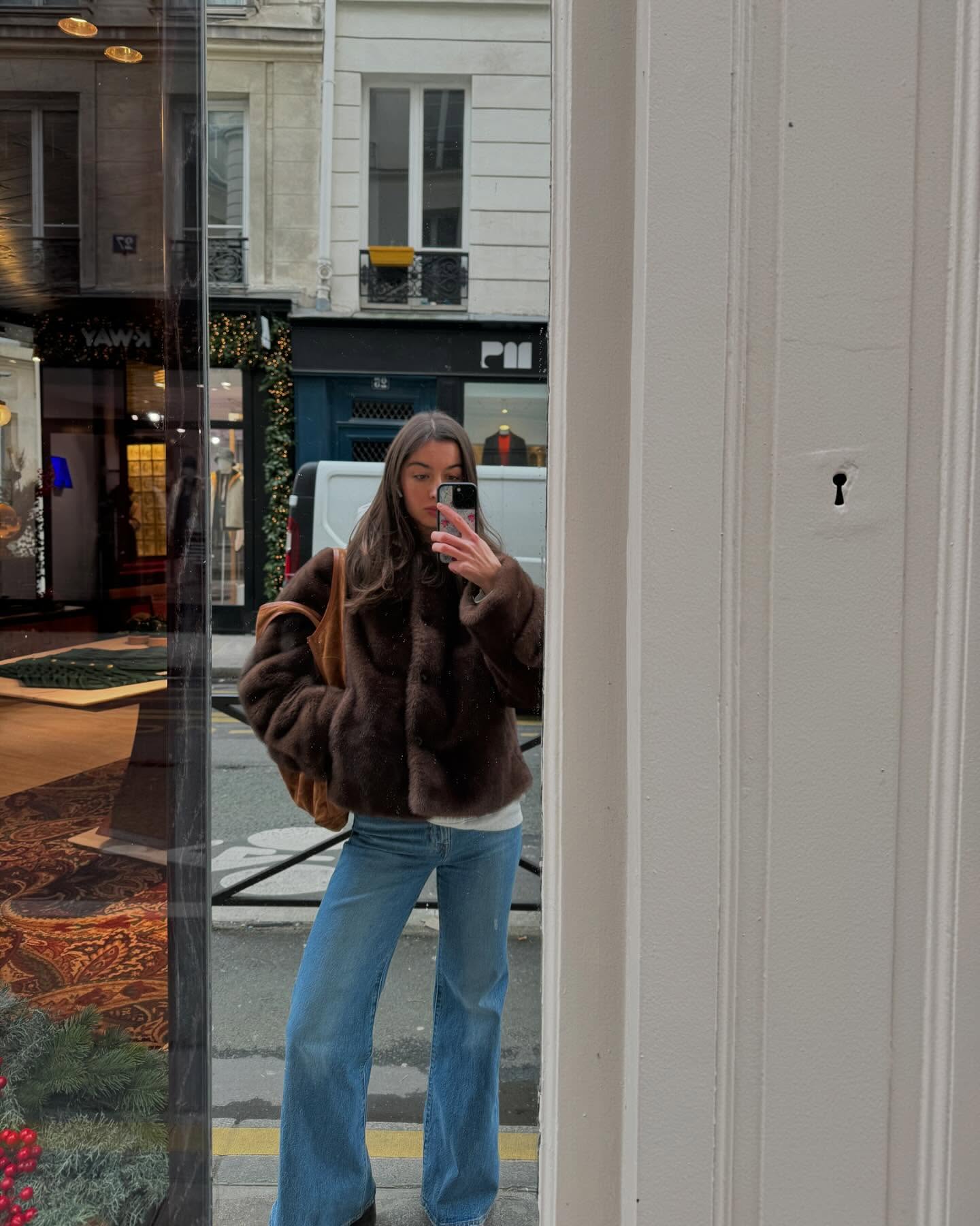 핫걸 필수템🔥로우 라이즈 부츠컷
허리선 낮추고 다리는 길어 보이게✨👖완벽 실루엣 부츠컷 팬츠 이미지6