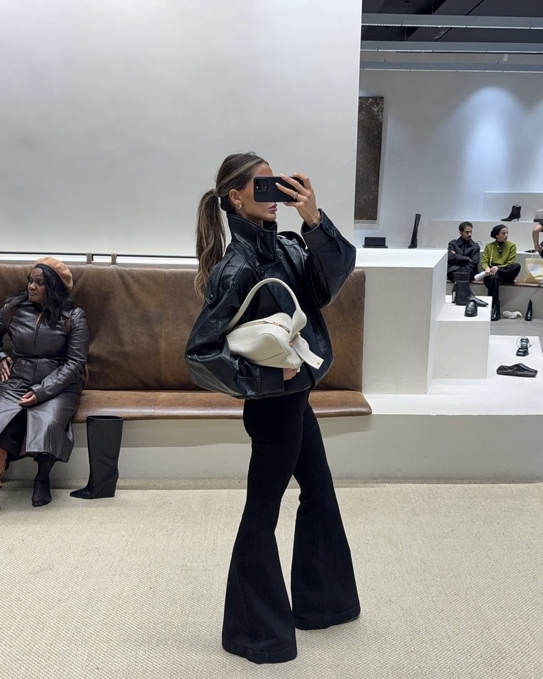 핫걸 필수템🔥로우 라이즈 부츠컷
허리선 낮추고 다리는 길어 보이게✨👖완벽 실루엣 부츠컷 팬츠 이미지3