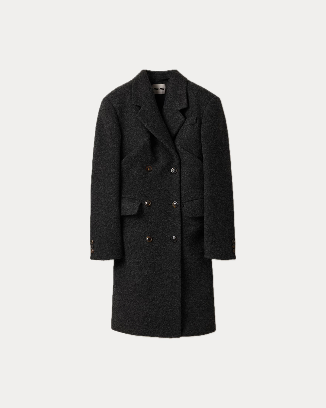 올겨울엔 더블코트로 종결합니다✨
디테일 살아있는 고급스럽고 세련된 김나영표 더블코트🖤🩶

김나영의 더블코트 2가지를 소개합니다.

1. 미우미우 더블브레스트 셰틀랜드 울 코트, 1000만 원대
가볍고 보온성이 뛰어난 셰틀랜드 울 소재를 활용한 하프 코트로 더블 버튼 디테일과 노치드 라펠 디자인이 특징이죠. 코트를 원피스처럼 연출해 니삭스와 로퍼를 매치하면 빈지한 프레피 무드를 연출할 수 있습니다.

2. 더 로우 하리엣 버진 울 캐시미어 코트, 700만 원대
워싱 처리된 울과 캐시미어 소재를 활용한 롱 기장의 더블코트로 드레시한 피크 라펠과 사선 웰트 포켓이 돋보이죠. 브이넥 니트와 머플러와 함께 매치하면 차분하면서도 클래식한 룩을 완성할 수 있습니다. 이미지4