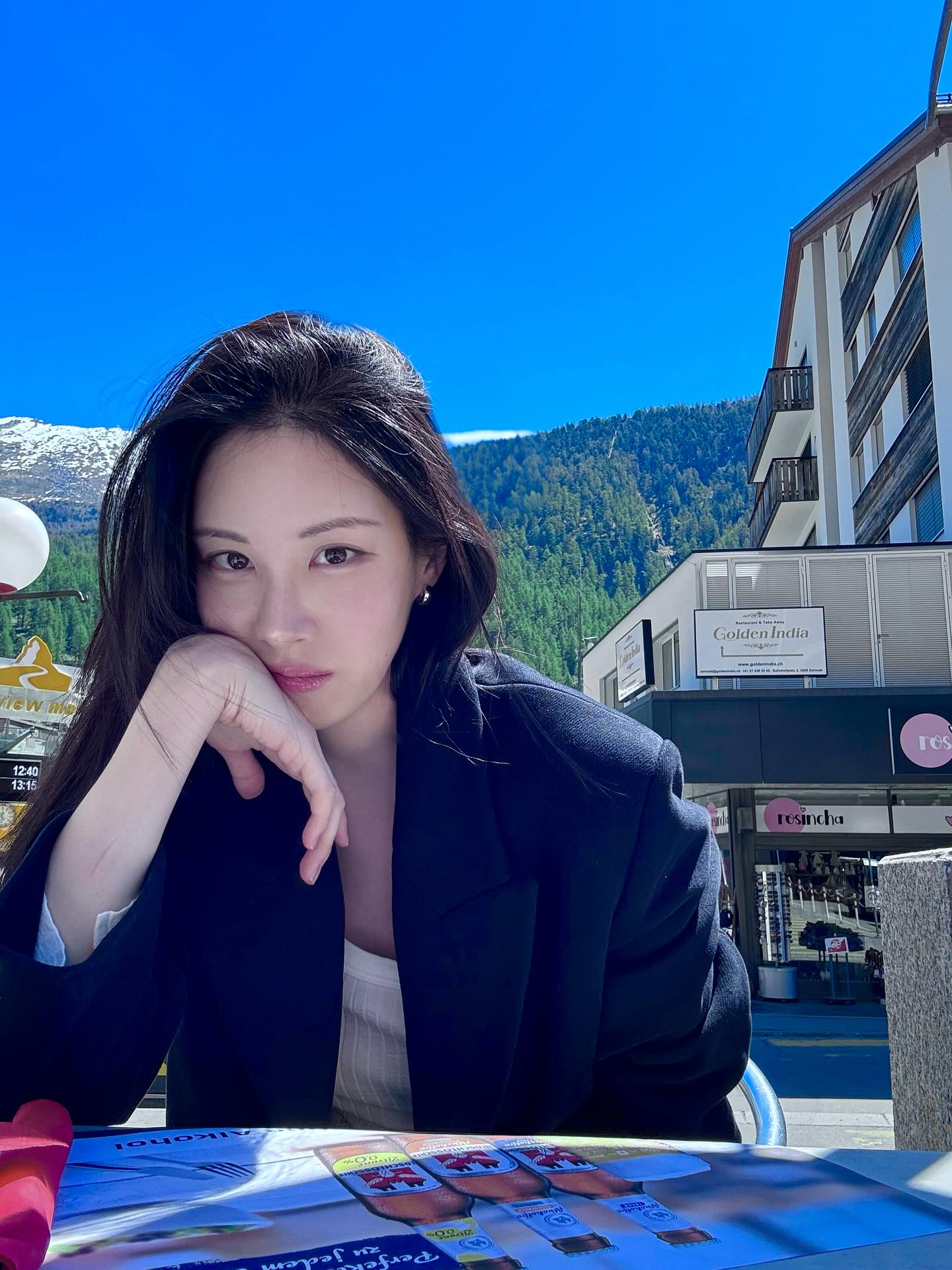 어디서든 통하는 블레이저 코트✨
출근룩부터 하객룩까지 블레이저 코트 하나면 충분👍🏻🖤 이미지1