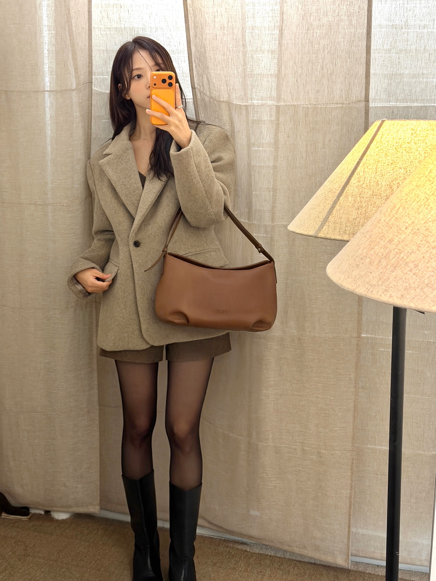 어디서든 통하는 블레이저 코트✨
출근룩부터 하객룩까지 블레이저 코트 하나면 충분👍🏻🖤 이미지5