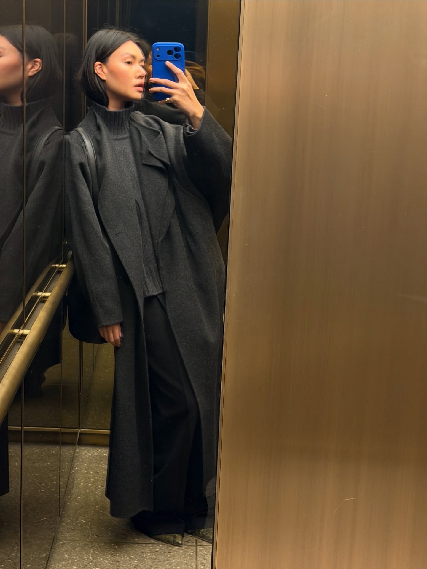 겨울에 꼭 있어야 하는 터틀넥💡
데님부터 슬랙스까지 어떤 룩이든 깔끔하게 살려주는 필수템❄️✨  이미지1