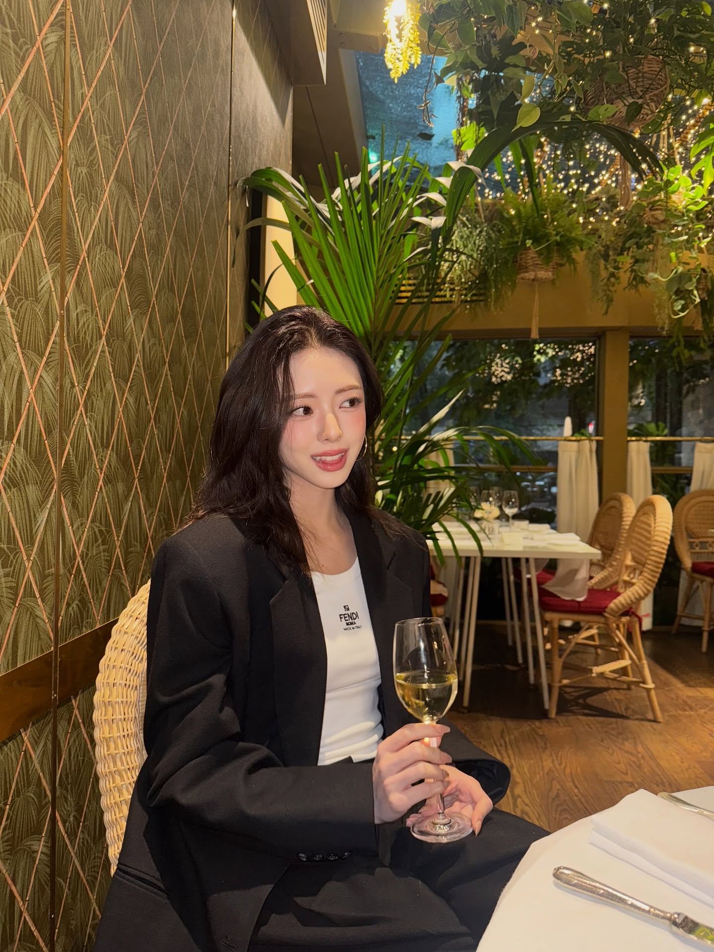 입는 순간 비율 살아나는 자켓🖤
어깨 라인과 깔끔한 실루엣의 블레이저 자켓✨🪞 이미지6