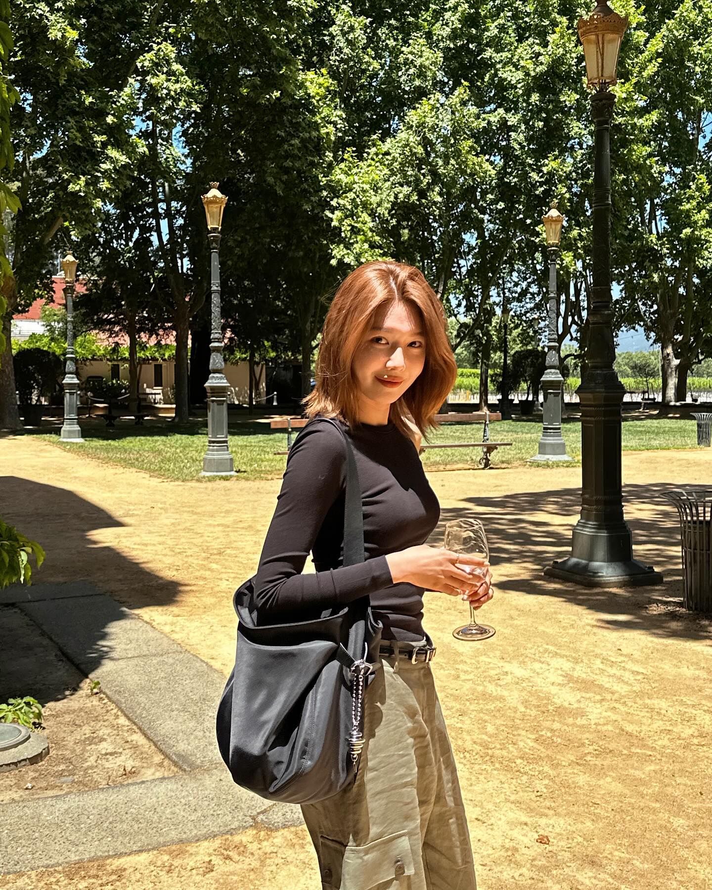 긴 머리 고집했다면 중단발 어때?💇🏻‍♀️
레이어드부터 C컬까지 다양한 중단발 매력에 빠져보자🖤🎶 이미지7