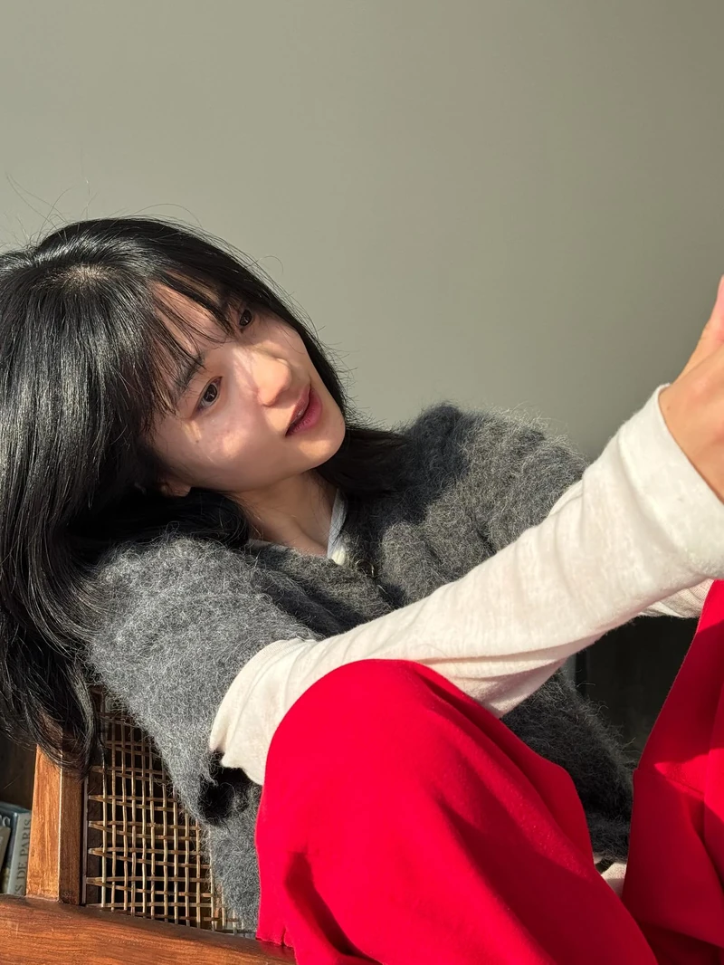 긴 머리 고집했다면 중단발 어때?💇🏻♀️
레이어드부터 C컬까지 다양한 중단발 매력에 빠져보자🖤🎶 이미지1