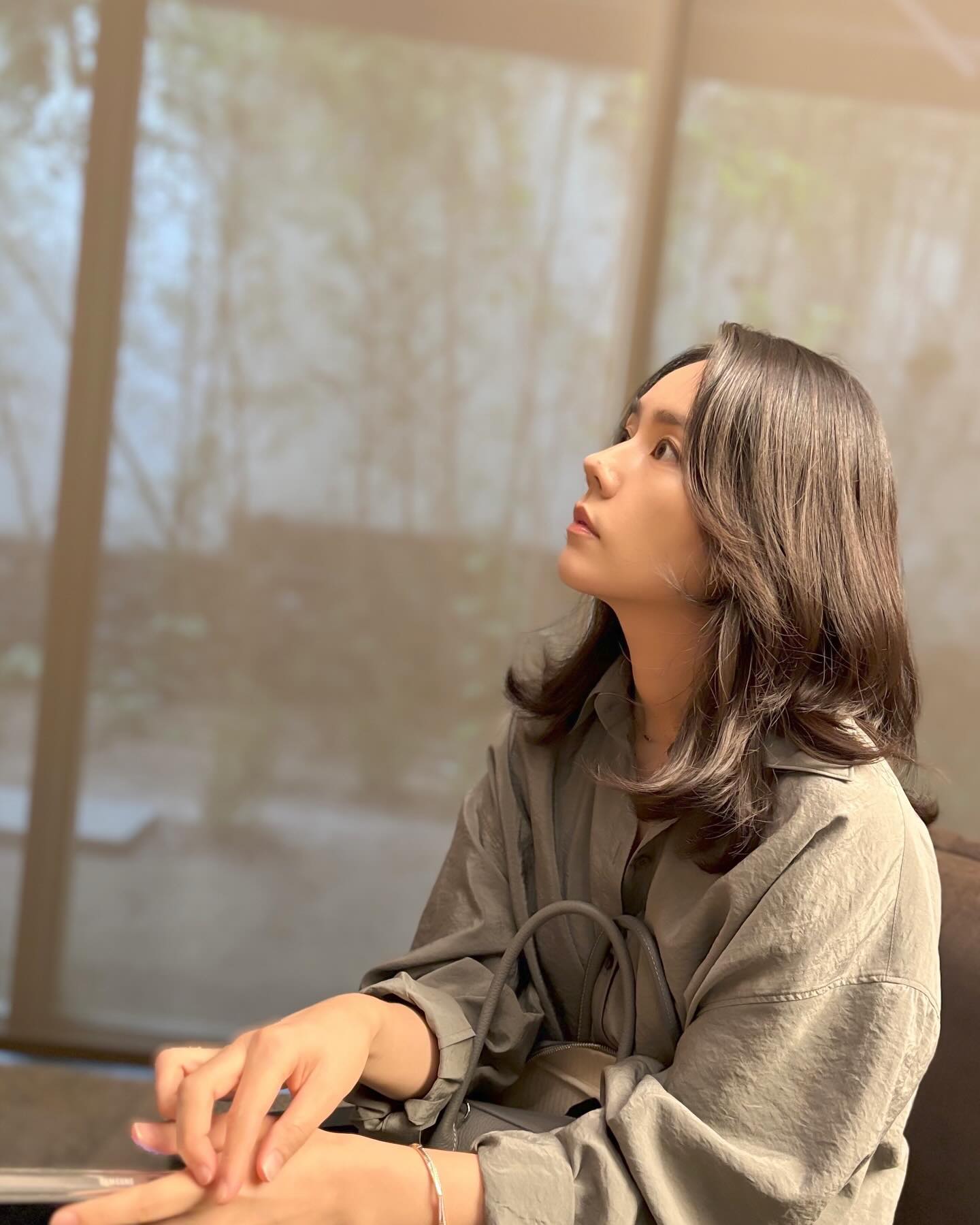 긴 머리 고집했다면 중단발 어때?💇🏻‍♀️
레이어드부터 C컬까지 다양한 중단발 매력에 빠져보자🖤🎶 이미지3