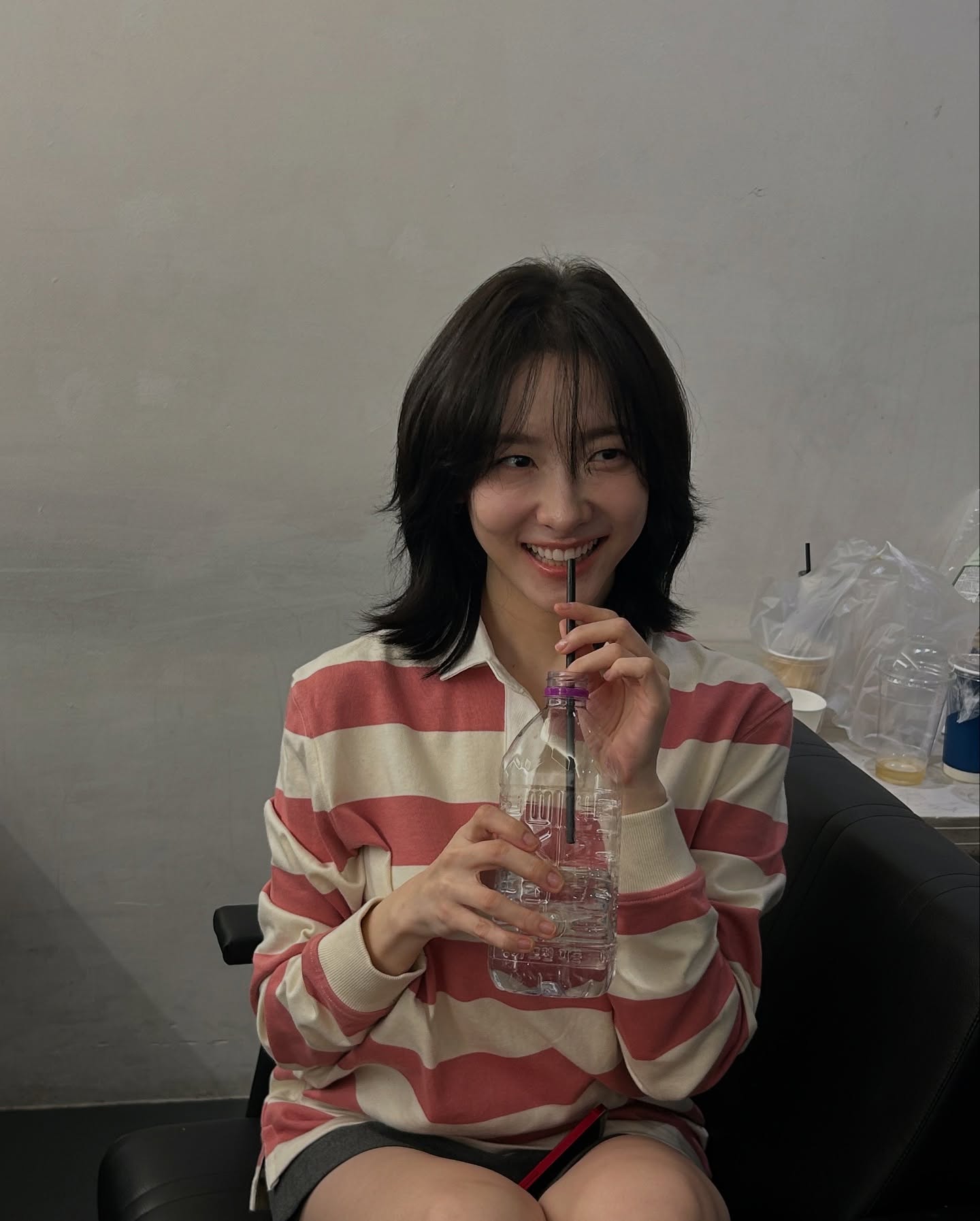 긴 머리 고집했다면 중단발 어때?💇🏻‍♀️
레이어드부터 C컬까지 다양한 중단발 매력에 빠져보자🖤🎶 이미지8