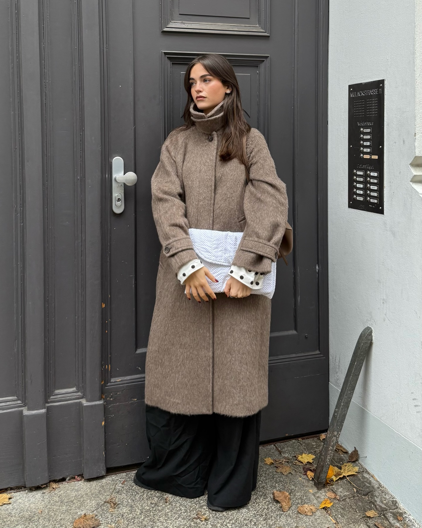 목도리 필요 없는 하이넥코트🧥
하이넥 코트 하나로 겨울바람 걱정 없어요❄️🤍 이미지4