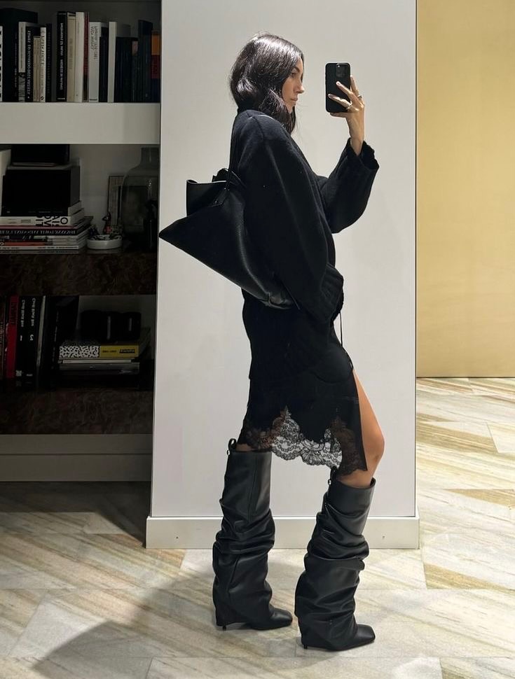 겨울 롱부츠 코디만 모아모아✨
발끝까지 센스 있게🖤😎롱부츠 스타일링 팁까지 싹 체크해 보자 이미지