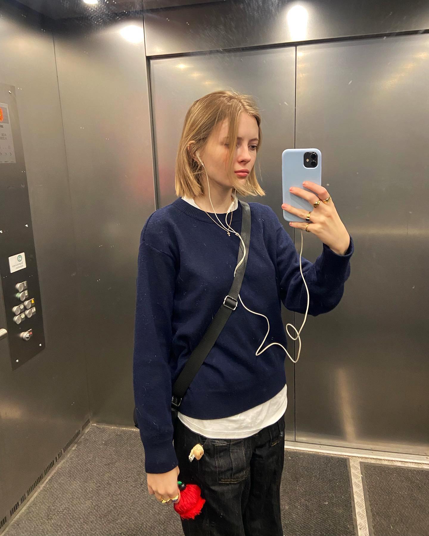 베이직한 롱 슬리브 하나쯤 필수🤍
단독으로 깔끔, 레이어링으로 세련되게✨☑️기본템 역할 톡톡 이미지7