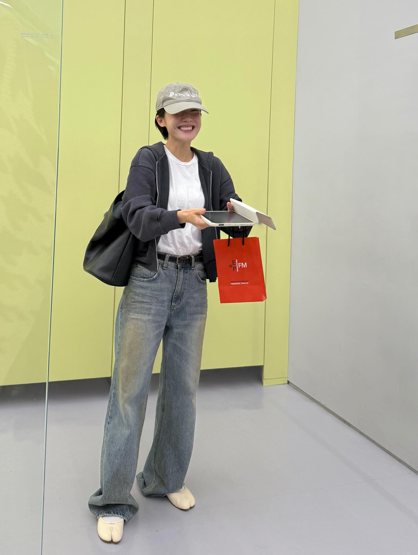 오늘 하루 편안하게 후드집업으로💭
오버핏 후드집업으로 완성하는 꾸안꾸 데일리룩의 필수템🎶💫 이미지4