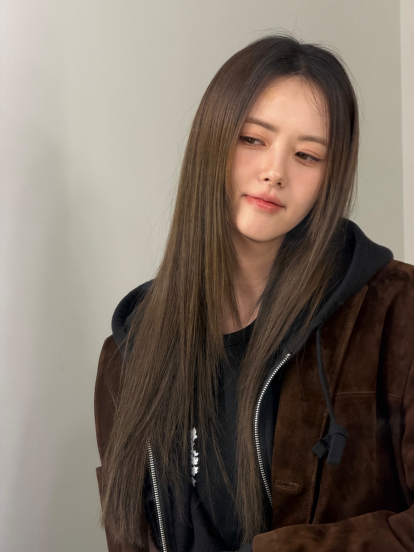 오늘 하루 편안하게 후드집업으로💭
오버핏 후드집업으로 완성하는 꾸안꾸 데일리룩의 필수템🎶💫 이미지5