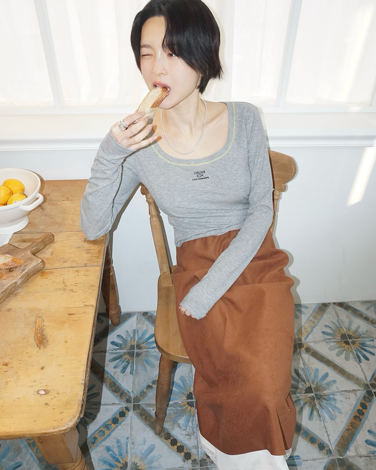 차분하게 떨어지는 롱스커트🖤
겨울 아우터랑 특히 잘 어울리는 롱스커트 코디❄️🤍
 이미지2