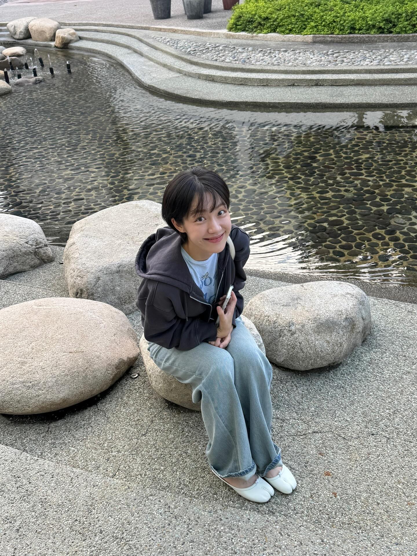 오늘 하루 편안하게 후드집업으로💭
오버핏 후드집업으로 완성하는 꾸안꾸 데일리룩의 필수템🎶💫 이미지8