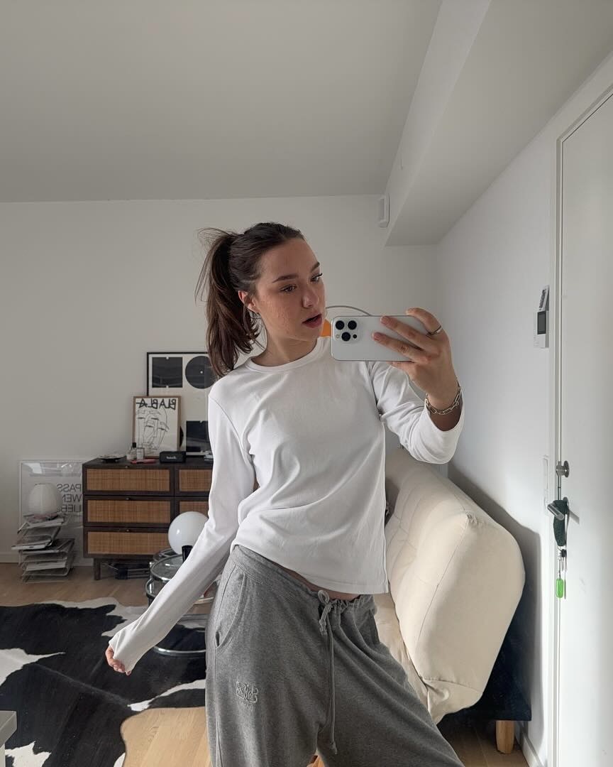 베이직한 롱 슬리브 하나쯤 필수🤍
단독으로 깔끔, 레이어링으로 세련되게✨☑️기본템 역할 톡톡 이미지4