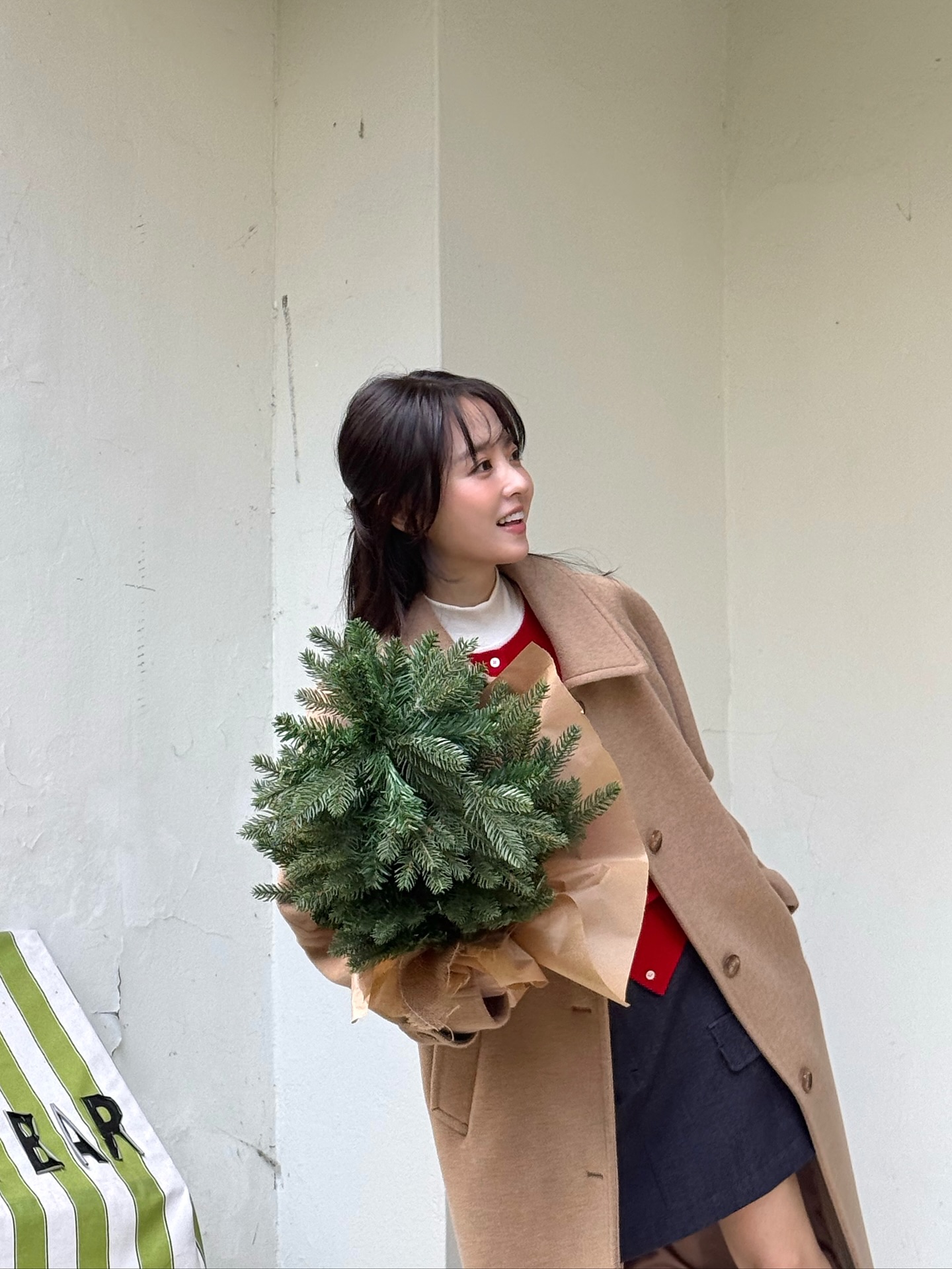 가디건 + 코트 조합으로 입어봐💡
그럼 레이어드 센스까지 챙겨 더 세련되고 포근해질 거야❤️🤎 이미지4