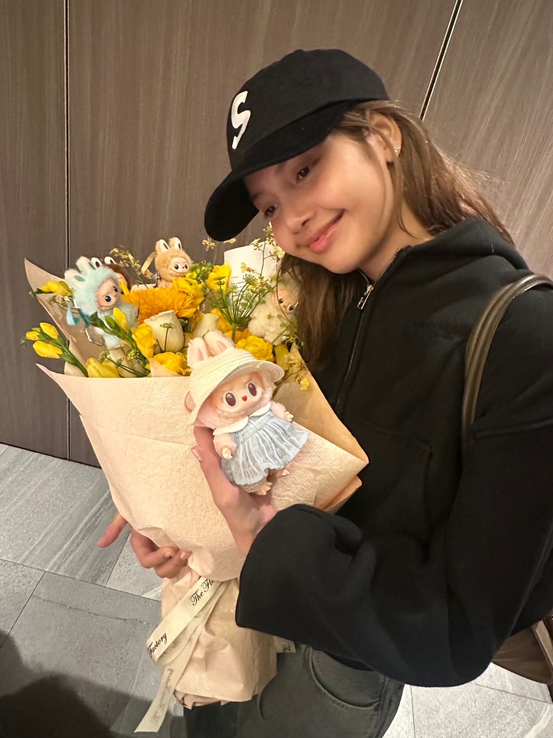 오늘 하루 편안하게 후드집업으로💭
오버핏 후드집업으로 완성하는 꾸안꾸 데일리룩의 필수템🎶💫 이미지7