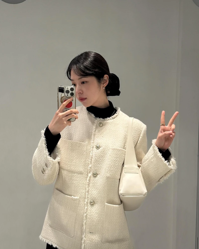 아우터로 완성하는 겨울 하객룩❄️
코트부터 트위드까지 단정하고 세련된 겨울 하객룩 완성🤎🖤 이미지4