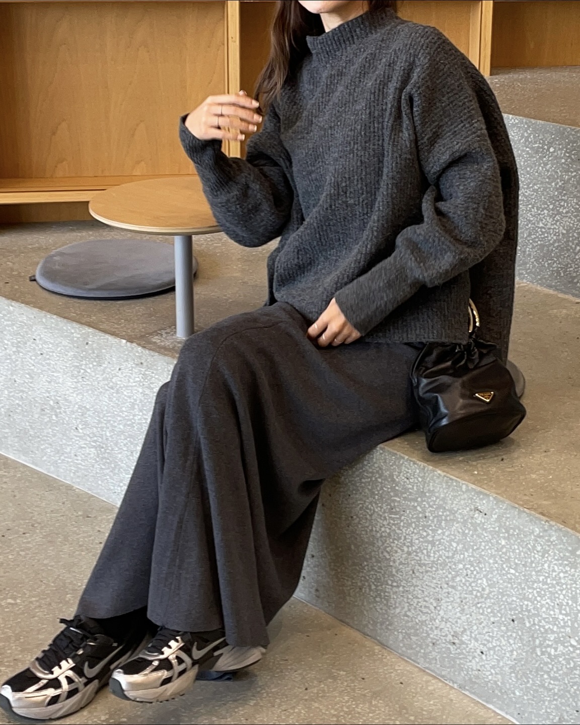 편한데 실루엣도 예쁜 니트 스커트🧵
계절 바뀌면 스커트도 따뜻한 니트 스커트로 갈아타야 해✨❄️ 이미지6