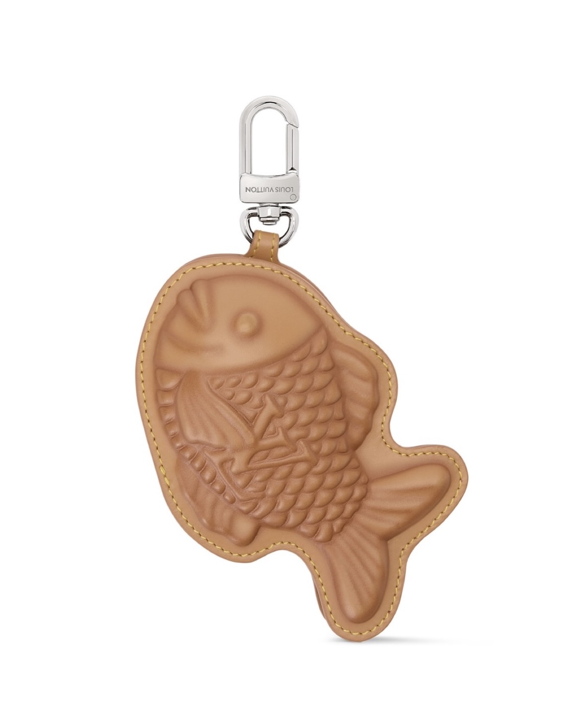 슈붕도 팥붕도 관심 없어요🤚🏻 난 오로지 루이비통 붕어빵만 기다려....🤎 루이비통에서 붕어빵 모양 키링을 출시한다는 소문이 화제입니다. 루이비통은 이전에도 크로와상 백 참을 선보인 적이 있어, 이번 붕어빵 키링 역시 많은 관심을 받고 있는데요. 아직 공식 출시 여부가 공개되지 않았지만, 겨울 스타일링에 포인트가 되어줄 아이템으로 기대를 모으고 있습니다. 이미지