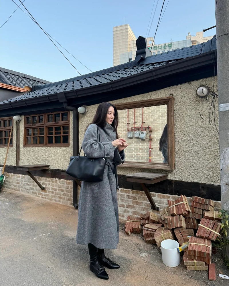 아우터로 완성하는 겨울 하객룩❄️
코트부터 트위드까지 단정하고 세련된 겨울 하객룩 완성🤎🖤 이미지1