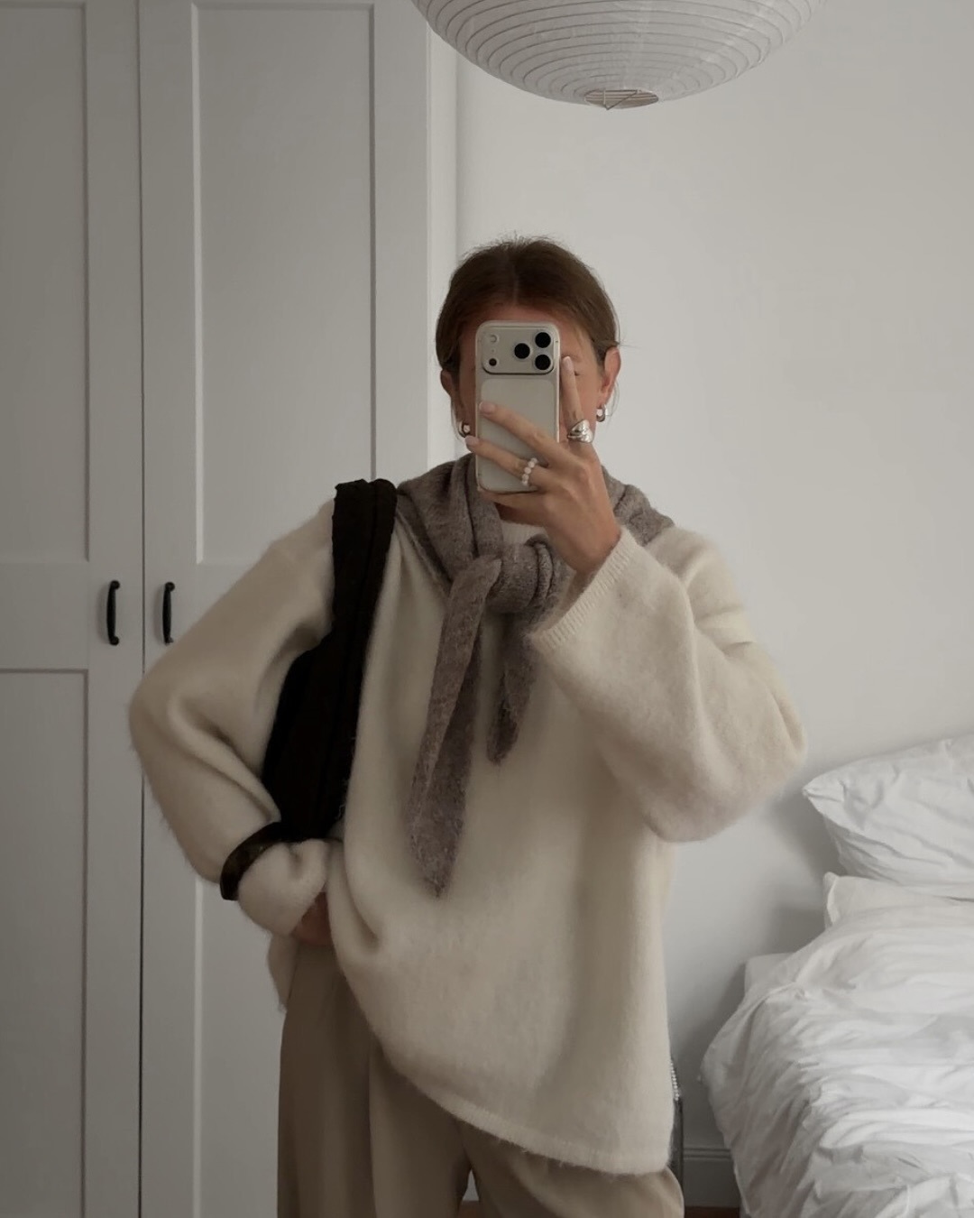 앙고라 니트 입으면 얼굴 환해져🤍
보들보들한 촉감으로 분위기까지 따뜻해지는 앙고라 니트🐇🫧 이미지4