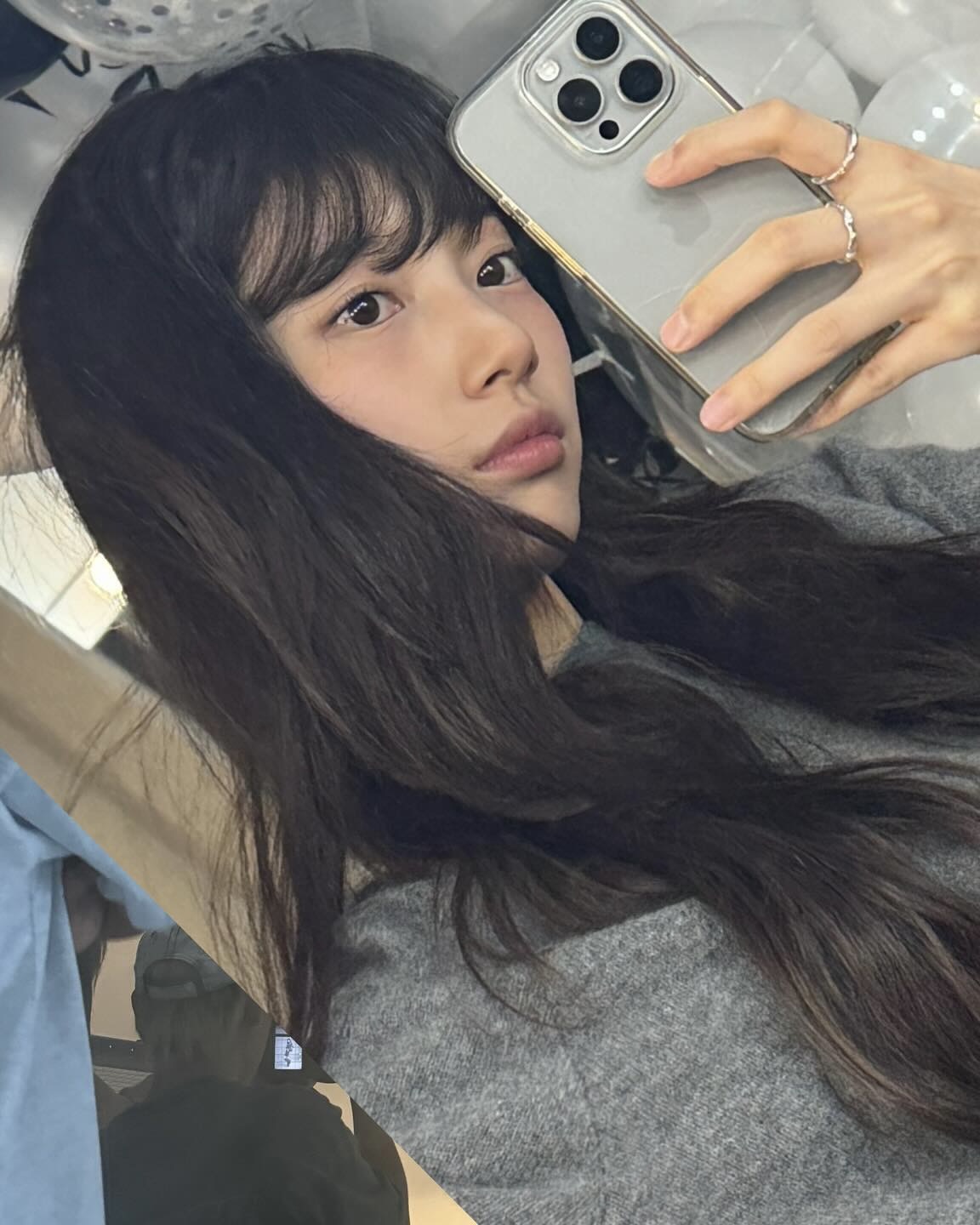 앞머리 자르기 딱 좋은 계절🤎
풀뱅부터 시스루뱅까지 취향대로 골라보세요👀🪞 이미지1