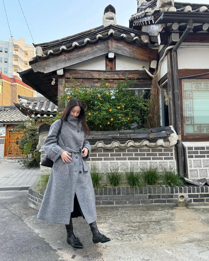 아우터로 완성하는 겨울 하객룩❄️
코트부터 트위드까지 단정하고 세련된 겨울 하객룩 완성🤎🖤 이미지3