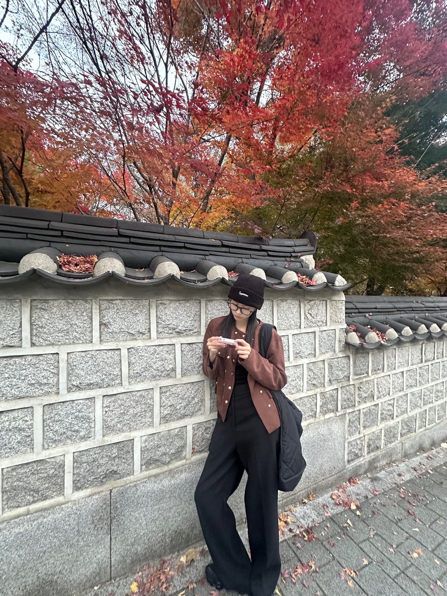 지루한 슬랙스 코디는 그만✋🏻 매일 단정한 오피스룩? 오늘은 엣지 있고 캐주얼하게 입어봐🎶😎 이미지