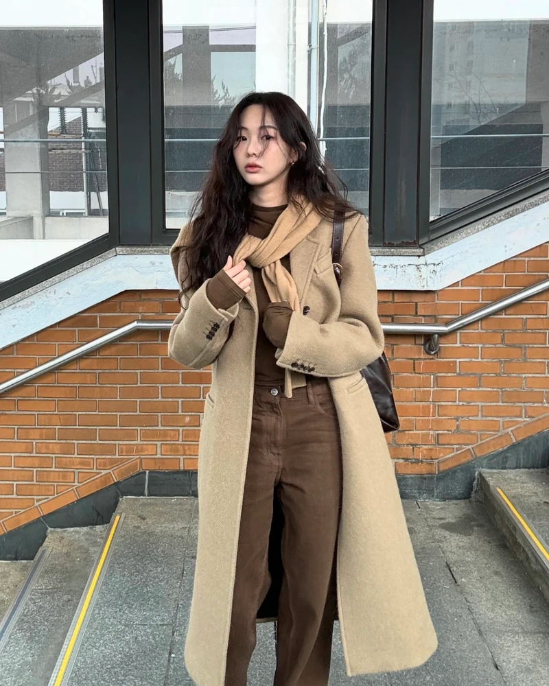 아우터로 완성하는 겨울 하객룩❄️
코트부터 트위드까지 단정하고 세련된 겨울 하객룩 완성🤎🖤 이미지7