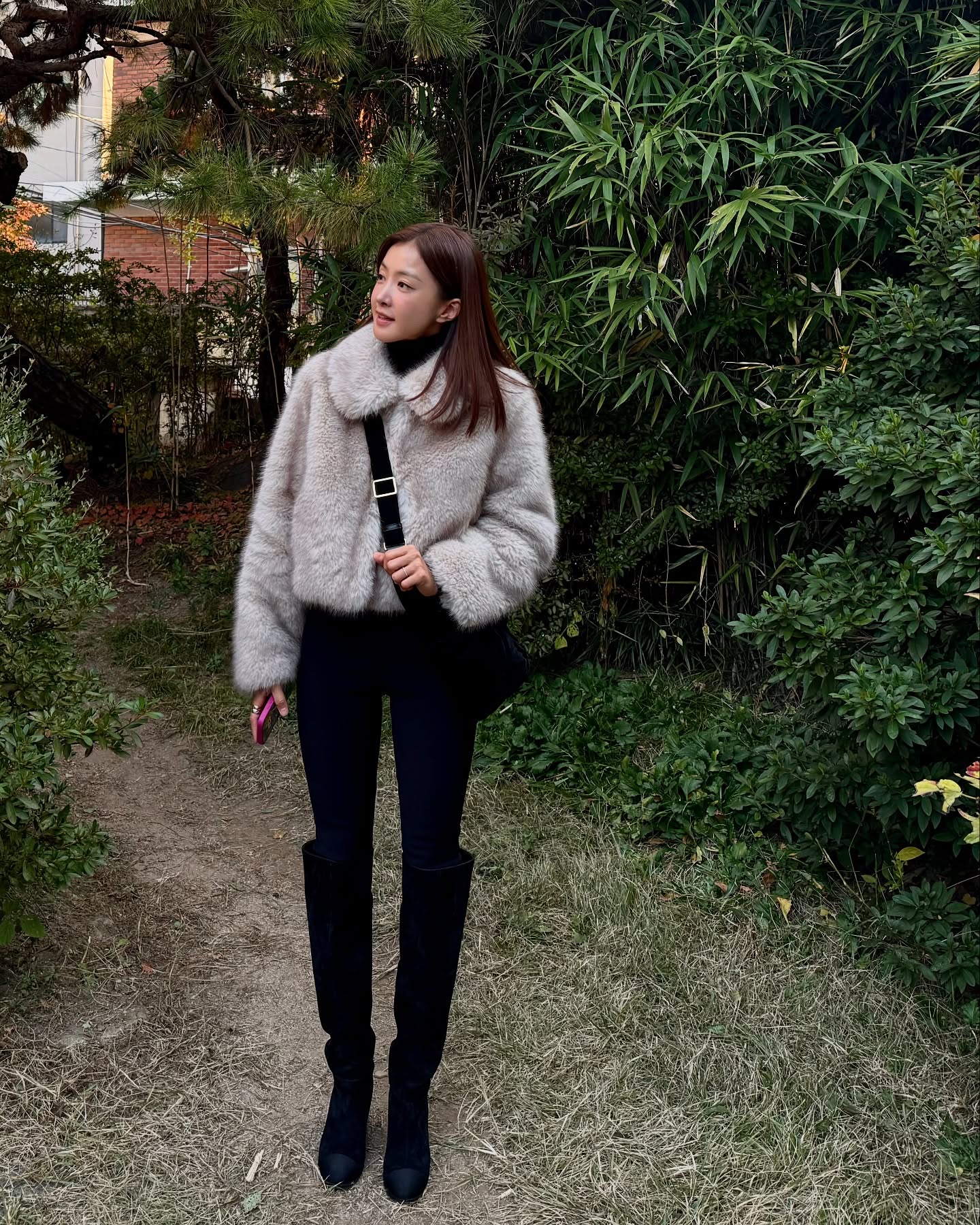 올겨울, 퍼 자켓만 한 선택이 없어✨
캐주얼부터 페미닌한 룩까지 코디 폭 확 넓어지는 퍼 자켓🩶🤎 이미지