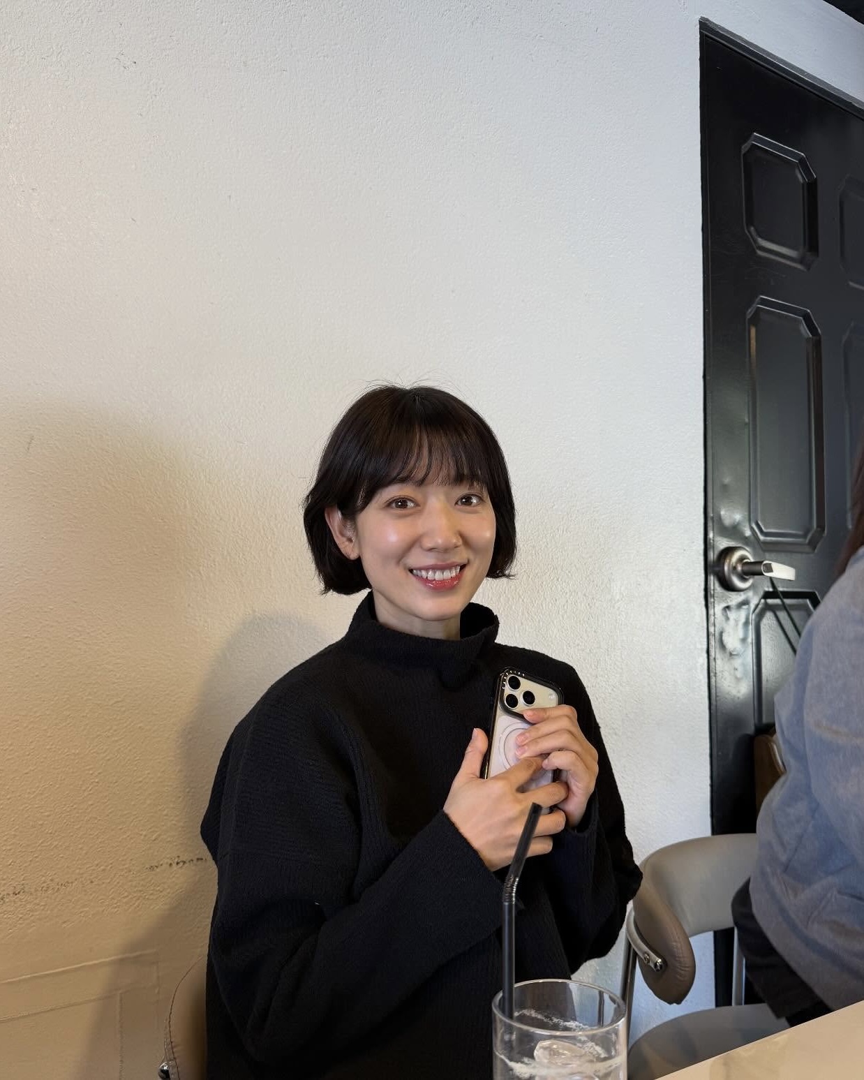 겨울에 가장 필요한 기본템☑️터틀넥
이너로 입기 좋은 터틀넥🖤🤍목만 살짝 가려줘도 온몸이 따뜻! 이미지