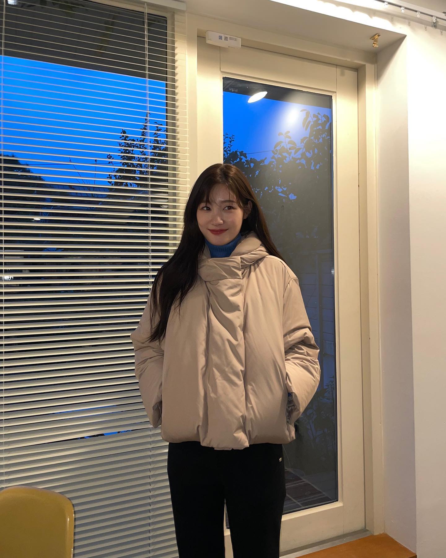 겨울 교복템은 숏패딩이지🩶
솔직히 롱패딩 불편하고 경량패딩은 춥잖아🥶❄️숏패딩이 최고야 이미지4