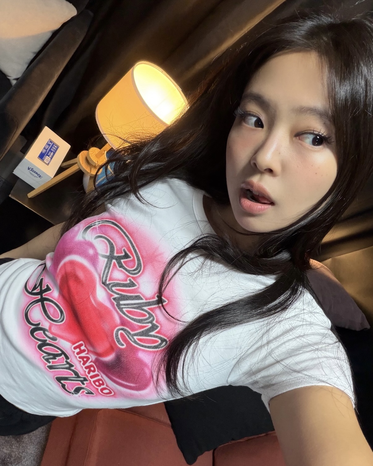 제니의 썬번 메이크업🤎 주근깨 하나로 분위기 확 바뀌는 내추럴 메이크업☀️🍓 이미지