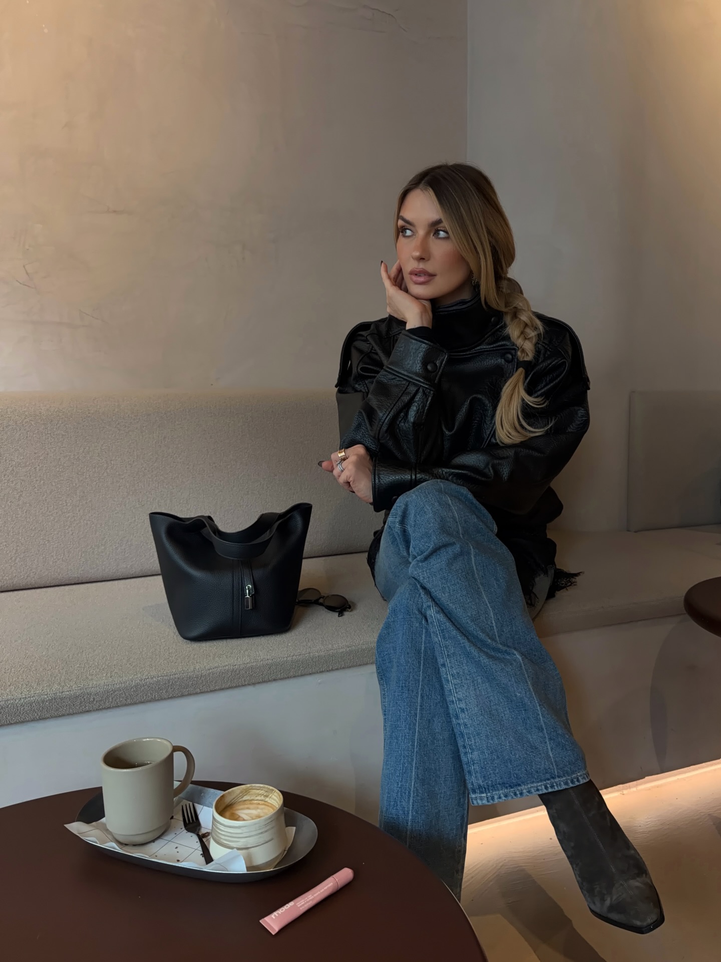 부츠컷 입으면 다리 자동 보정😯
몸매 라인 살려주는 부츠컷👖💫 취향 저격 코디 참고해 보자 이미지4