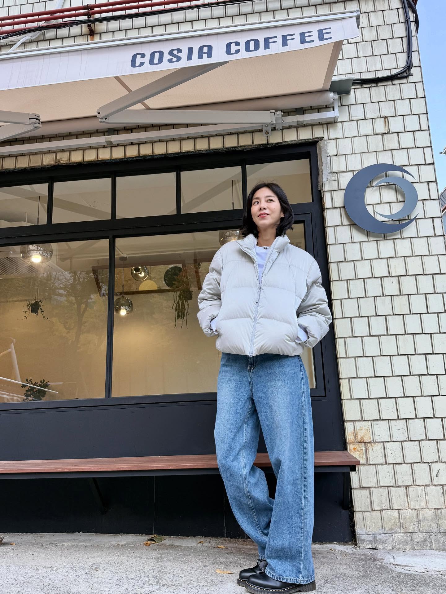 겨울 교복템은 숏패딩이지🩶
솔직히 롱패딩 불편하고 경량패딩은 춥잖아🥶❄️숏패딩이 최고야 이미지7