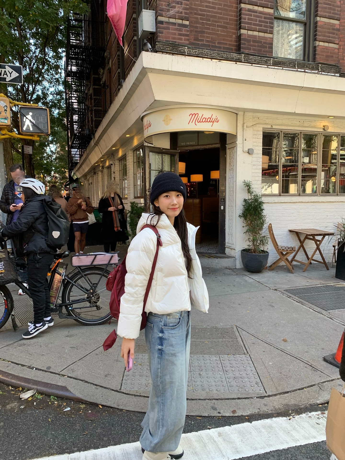 겨울 교복템은 숏패딩이지🩶
솔직히 롱패딩 불편하고 경량패딩은 춥잖아🥶❄️숏패딩이 최고야 이미지3