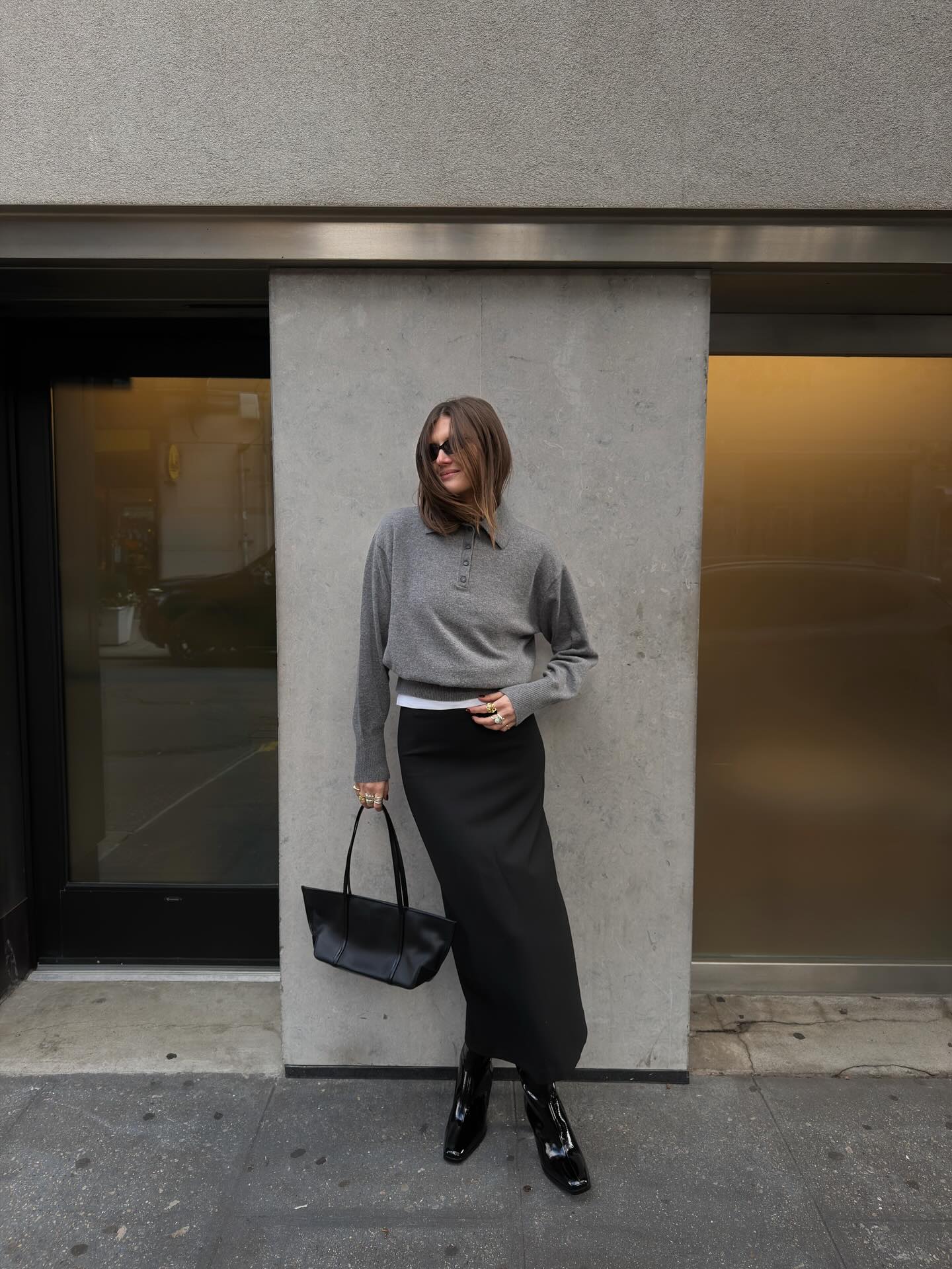 10년은 거뜬한 블랙 롱스커트👍🏻
기본에 충실하면서도 스타일 완벽한, 데일리 필수 클래식템🖤✨ 이미지2