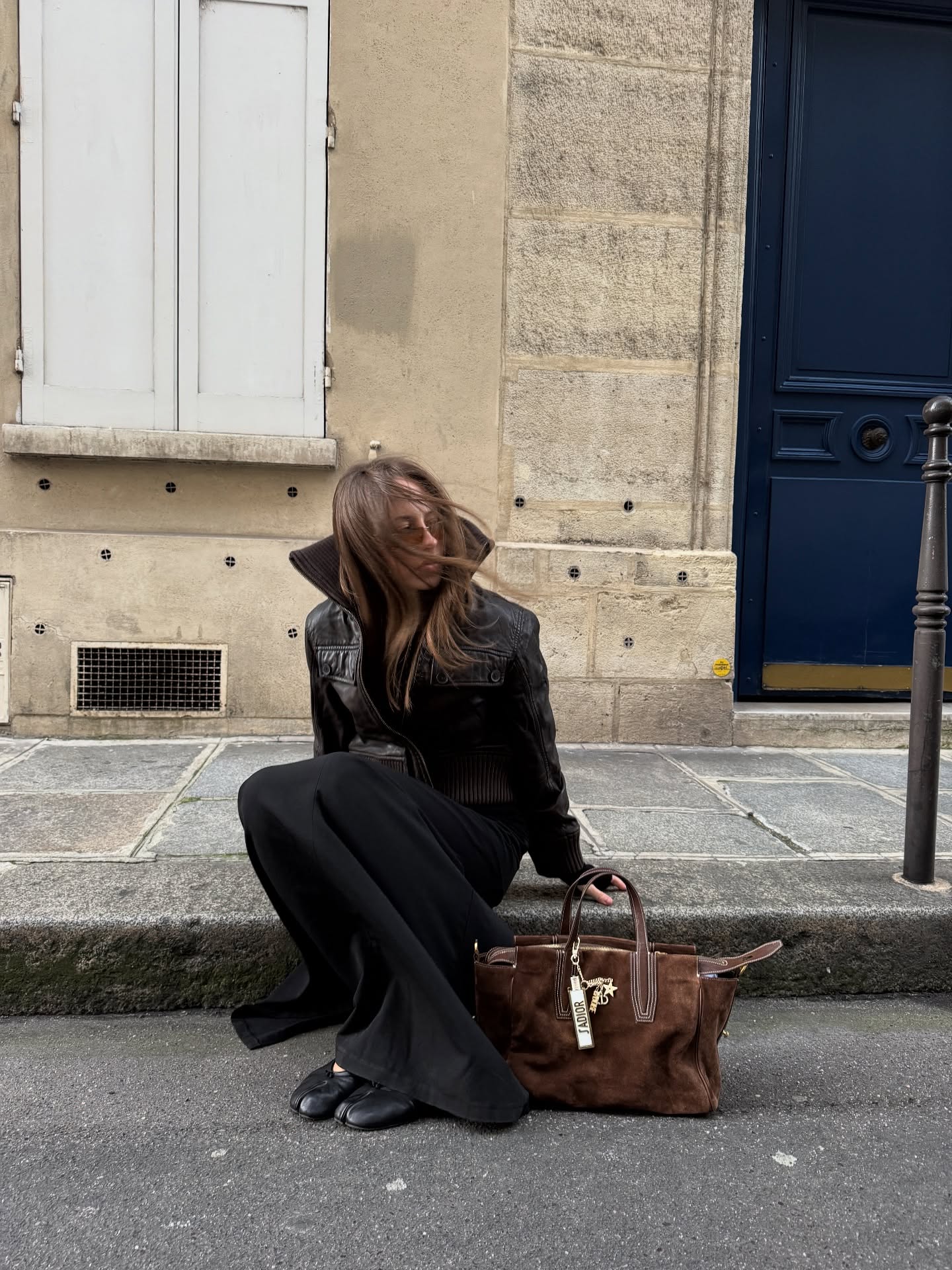 10년은 거뜬한 블랙 롱스커트👍🏻
기본에 충실하면서도 스타일 완벽한, 데일리 필수 클래식템🖤✨ 이미지6